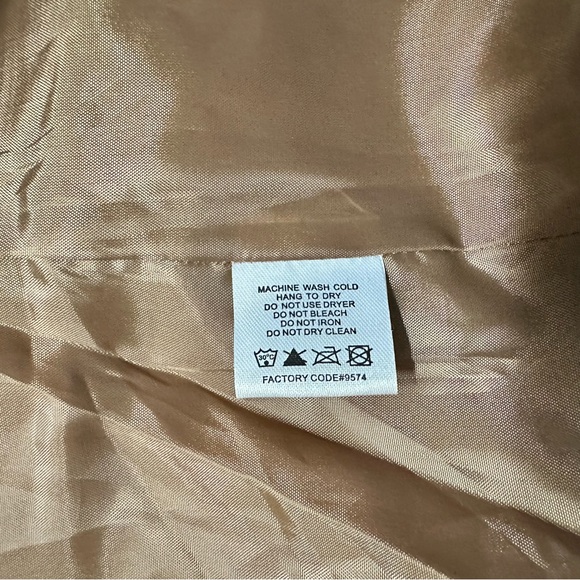 Swiss Cross Windbreaker Large. - Picture 5 of 7